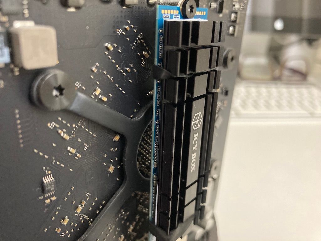 1 TB NVMe SSD mit Kühlkörper in MacPro6,1