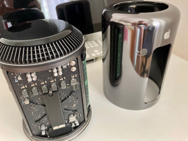 geöffneter MacPro6,1 mit sichtbarer Apple SSD (C) thahipster.de