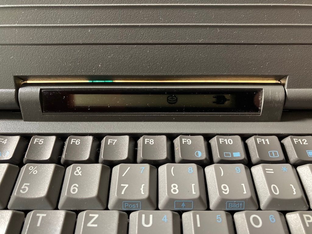 Ein kleines LCD-Display mit Statusinformationen. (C) thahipster.de 2020