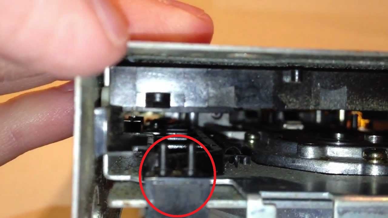 Taster an einem Amiga Diskettenlaufwerk (C) xpoole