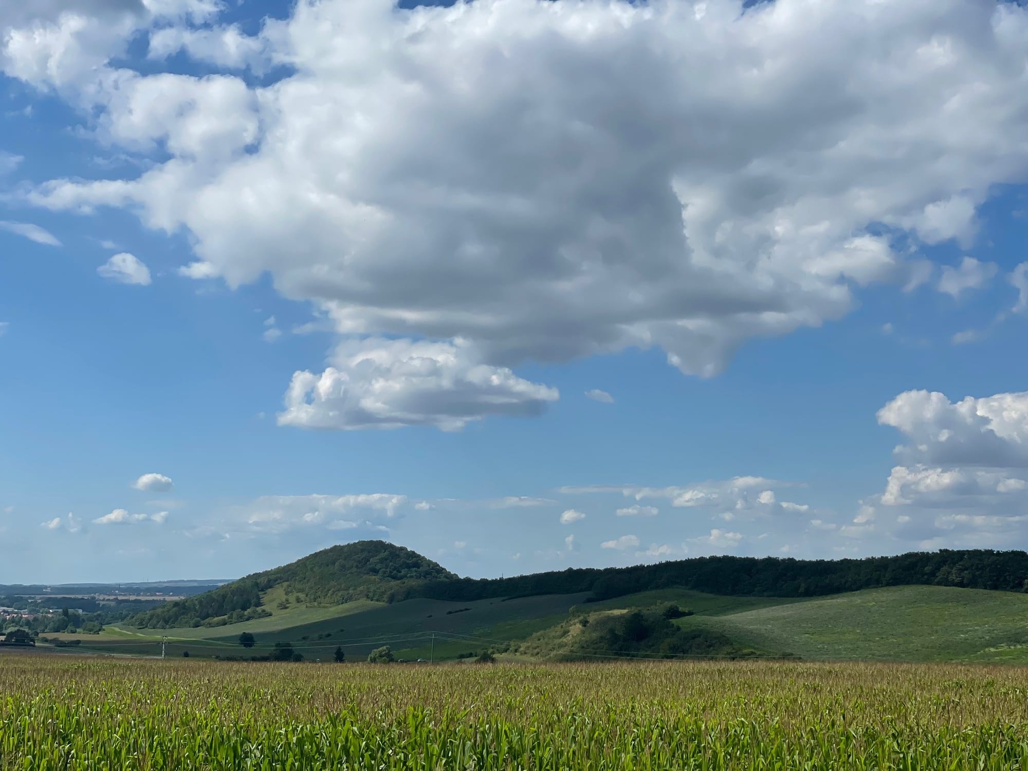 Weites Land, um Erfurt, Wolken und Sonne, Licht und Schatten, Hügel im Wechsel