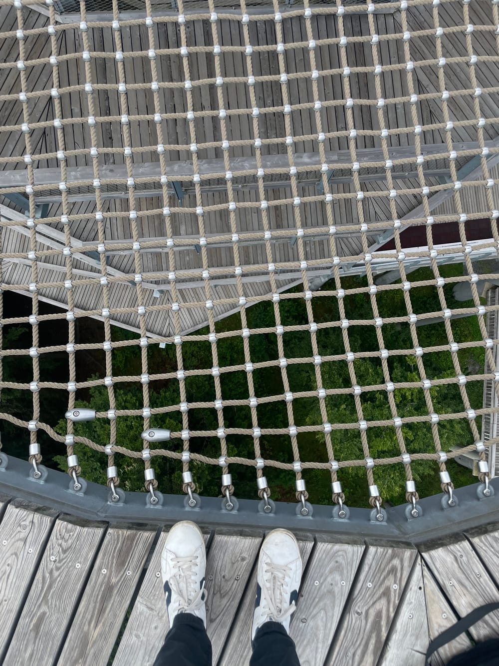 Blick durch das Gitter 60 Meter bis nach unten