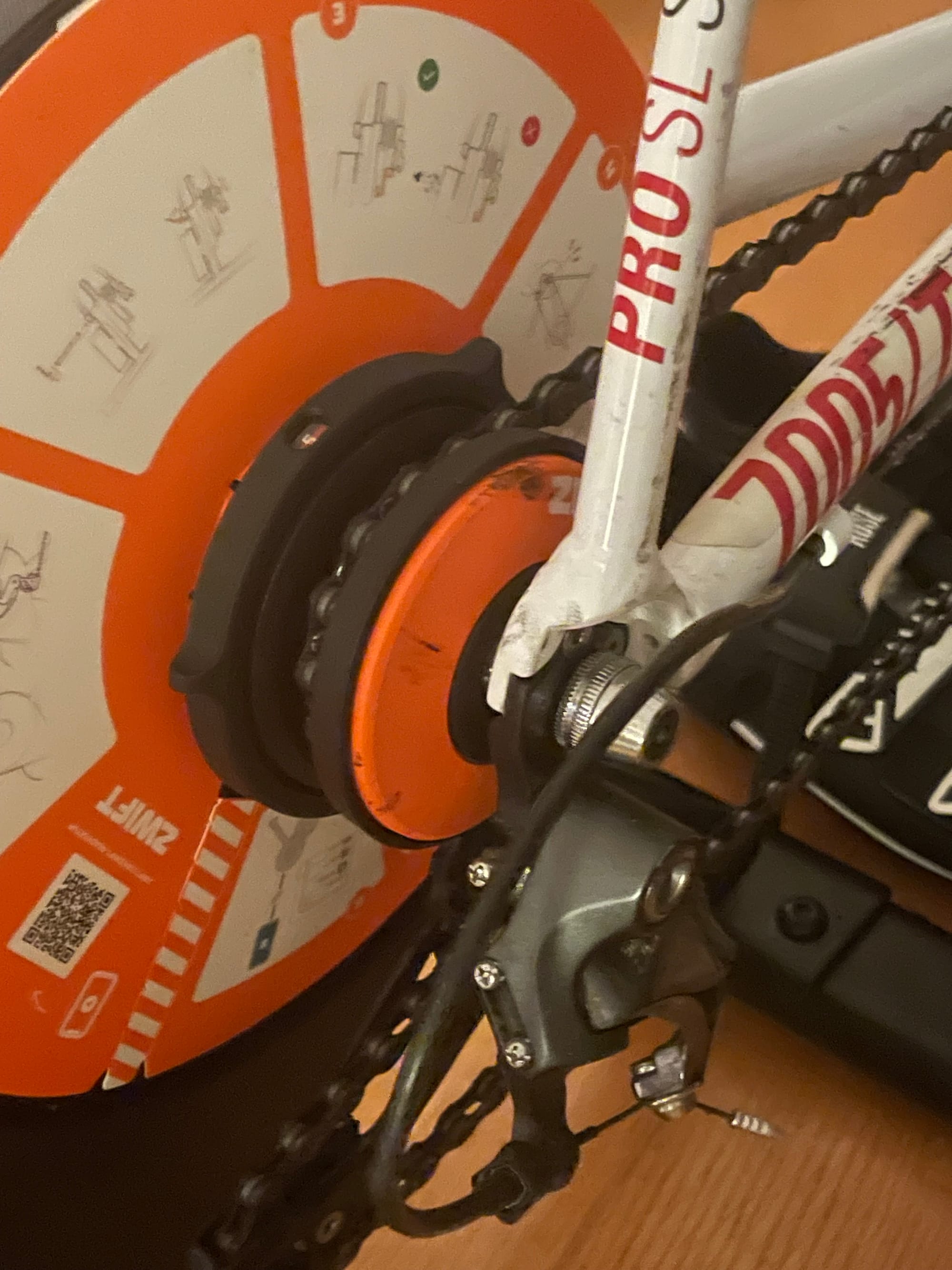 Mein Rose Pro SL eingebaut in den Kickr Core - ja, ziemlich schmutzig durch das alte Kettenfett.