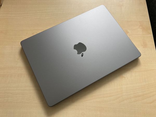 Hallo MacBook Pro 14"