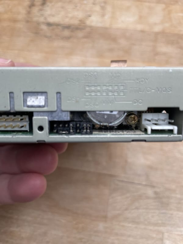 Amiga 1200 Diskettenlaufwerk Chinon FZ-357 seltsames Verhalten